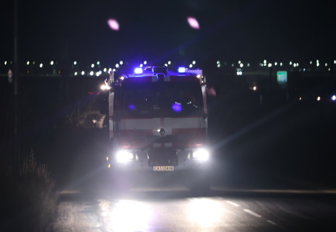 Пожар горя в постройка в двора на столично училище, няма пострадали