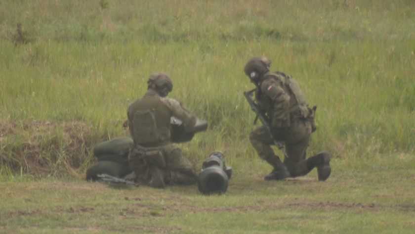 Полша планира военна подготовка на всички пълнолетни мъже