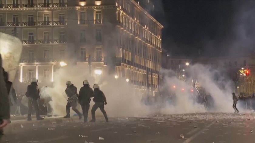 Сблъсъци между полиция и демонстранти в Атина