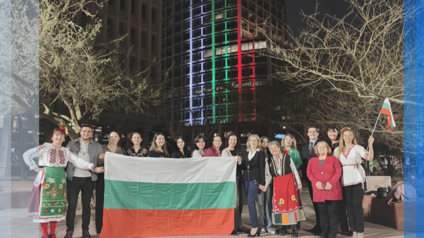 Сградата на общината в Лос Анджелис грейна в цветовете на трибагреника