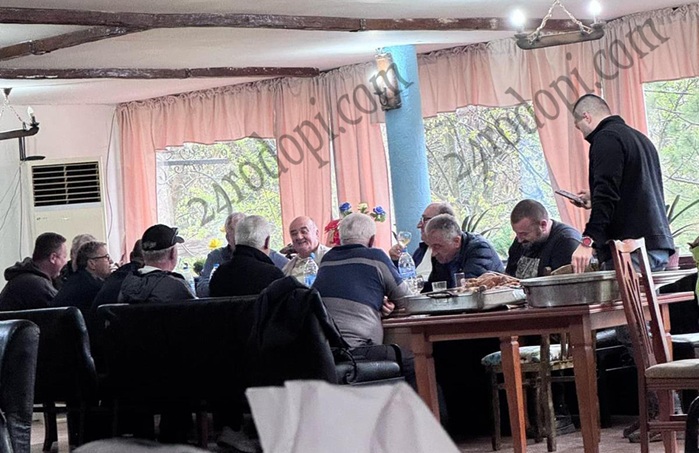 АПС умира! Враг №1 на Ахмед Доган събра хората му на чеверме
