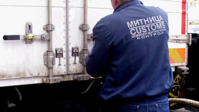 Само в Narod.bg: Закриха мобилните групи на Агенция „Митници“! Мариана Русева уволнена