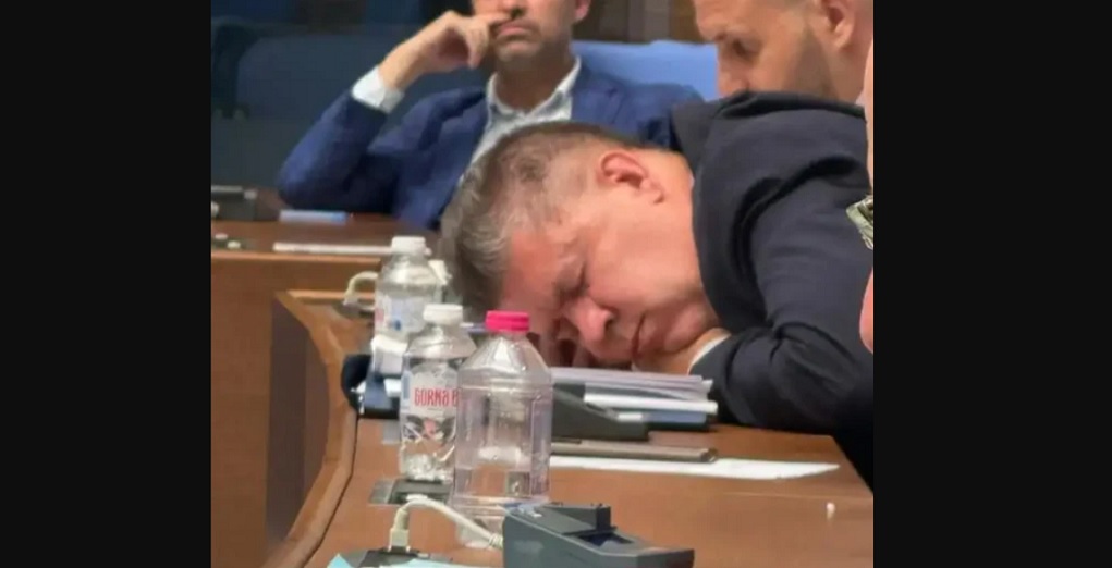 10 000 лв. заплата: Депутат от МЕЧ хърка в парламента