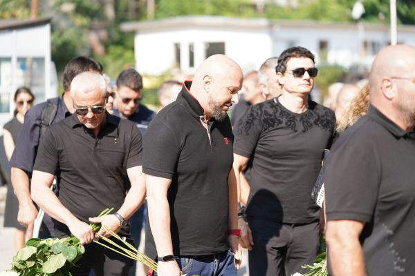 Ексклузивно в kliuki.net: In Memoriam! Простихме се с Тодор Славков – една легенда между две епохи