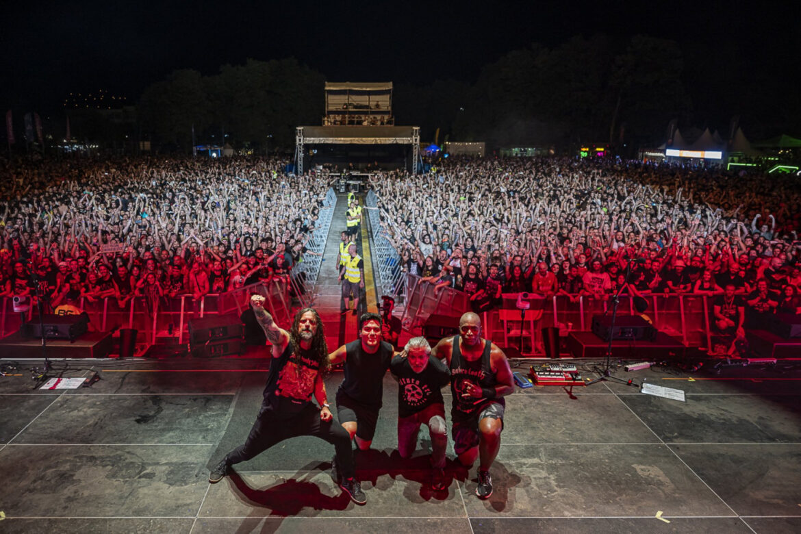 От тежък хедбенг до бели гълъби – HILLS OF ROCK 2025 продължи с още един паметен ден