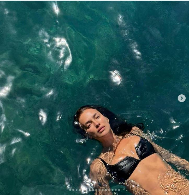 Роналдо, къде ти е ума? Ирина Шейк разгорещи Instagram с нова порция летни кадри