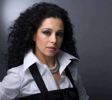 Кой е скритият мъж в живота на Елена Петрова?