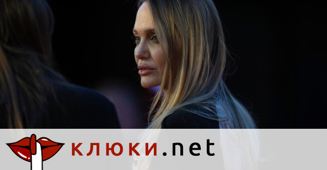 Анджелина Джоли разкри за първи път белезите си от двойната мастектомия, на която се подложи преди години