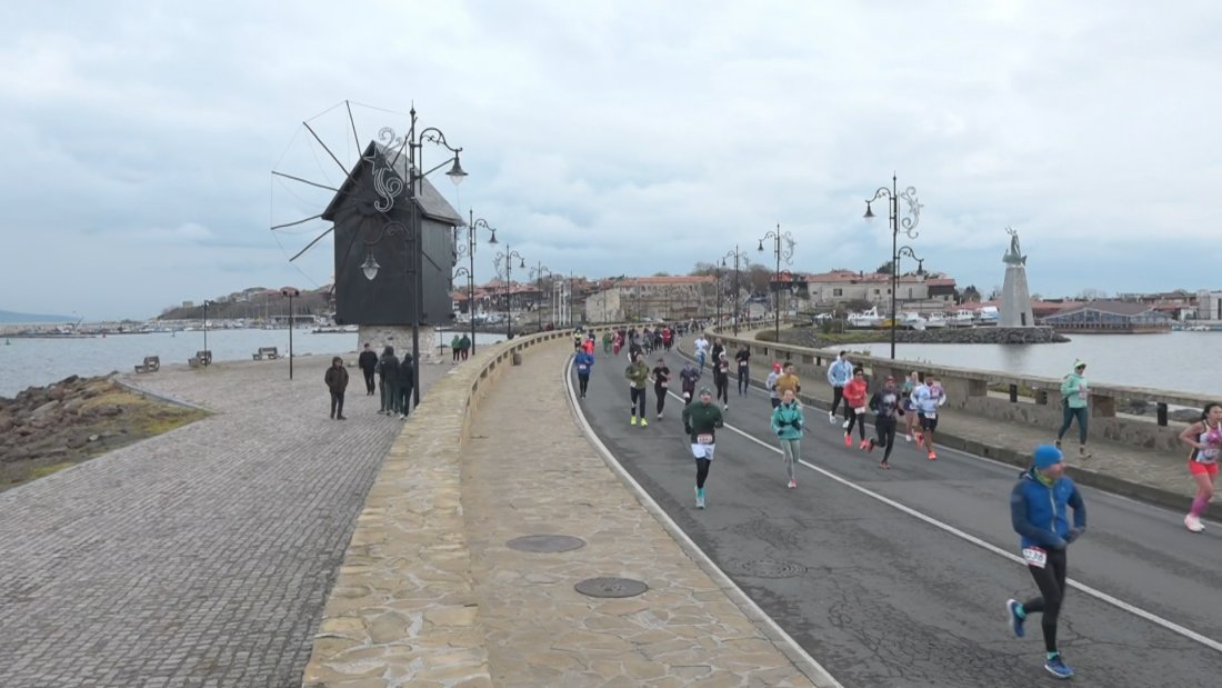 Коледен полумаратон събра рекорден брой участници в Несебър