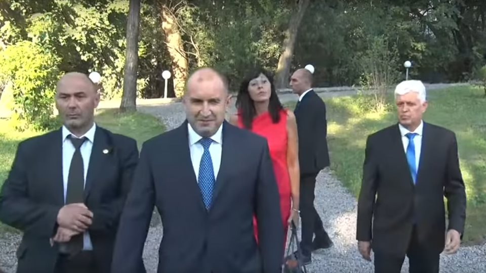 Нова фаворитка в партията на Румен Радев