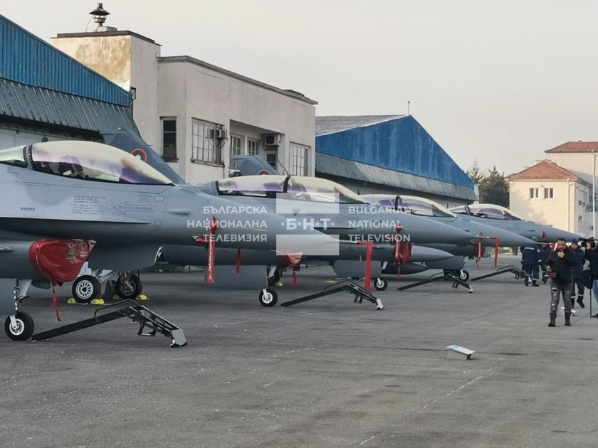 Официално: Представиха първите 8 нови изтребителя F-16