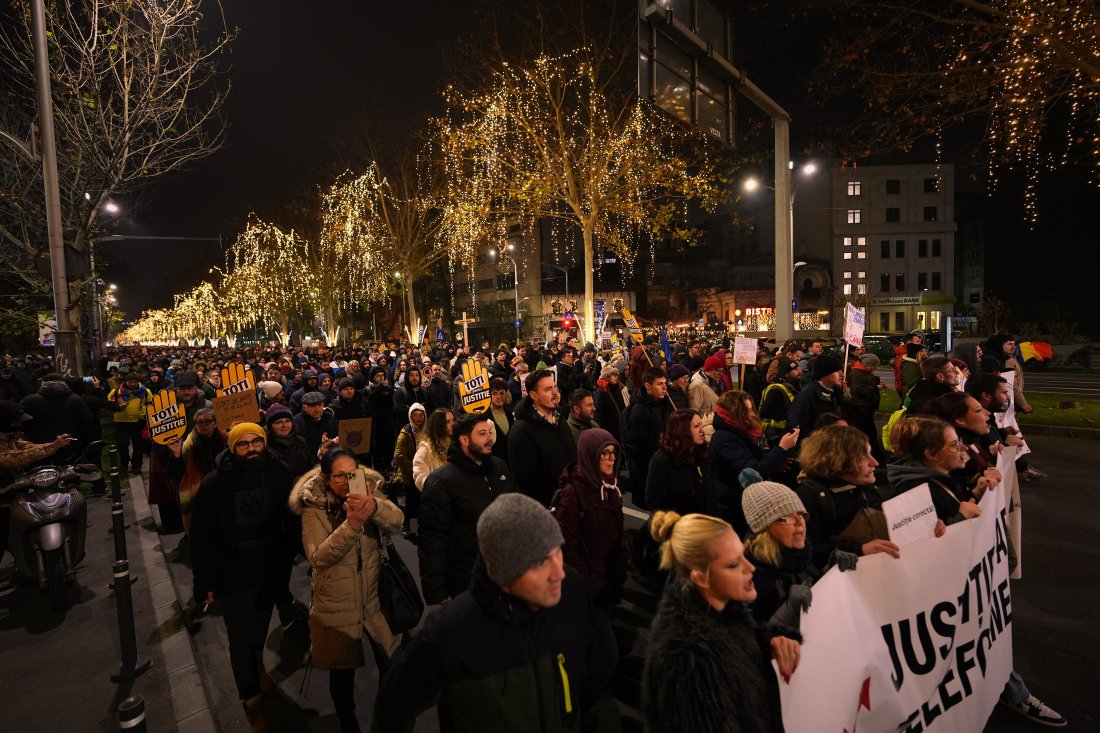 „Плененото правосъдие“ в Румъния: Шести ден протести срещу чадъра над корумпирани политици