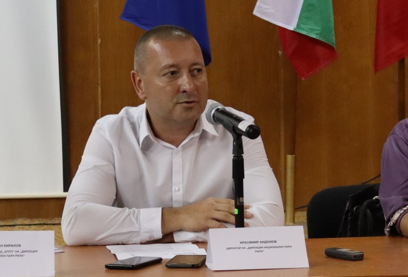 Надрусан и пиян: Шефът на парк „Рила“ се натресе в ограда на гробище