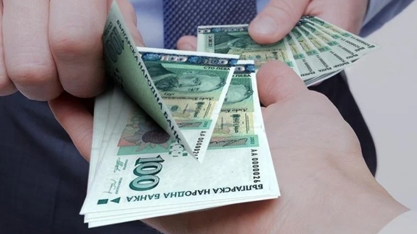Пълен хаос: България ползва левове, няма евро
