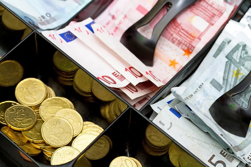 Цените полетяха, държавата капитулира: Пица от 18,75 лв. стана 36,67 евро