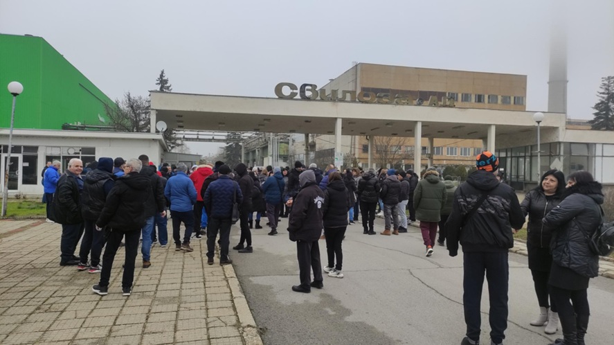 Бунт срещу олигарха Красимир Дачев! Не е плащал от 6 месеца, цели семейства гладуват (СНИМКИ)