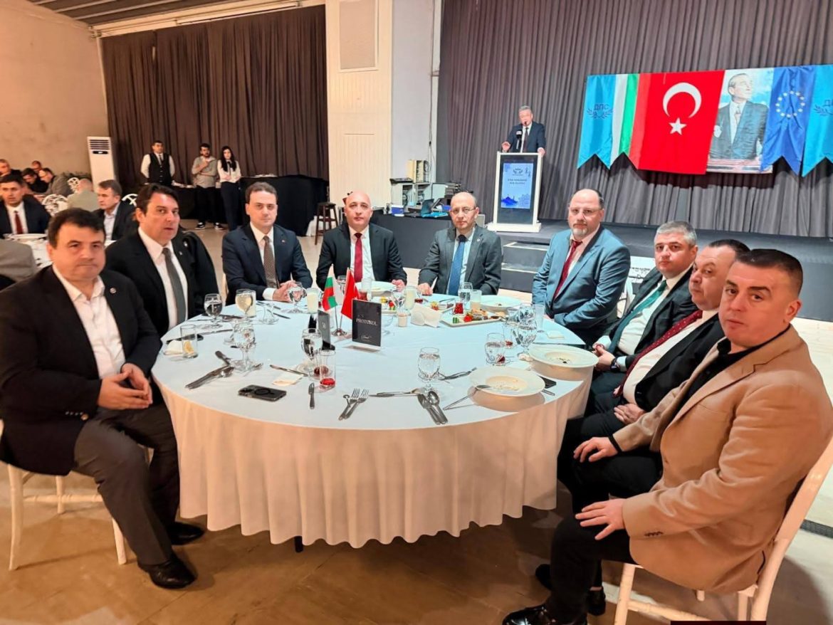 Делян Пеевски даде ифтар на 800 души в Бурса 