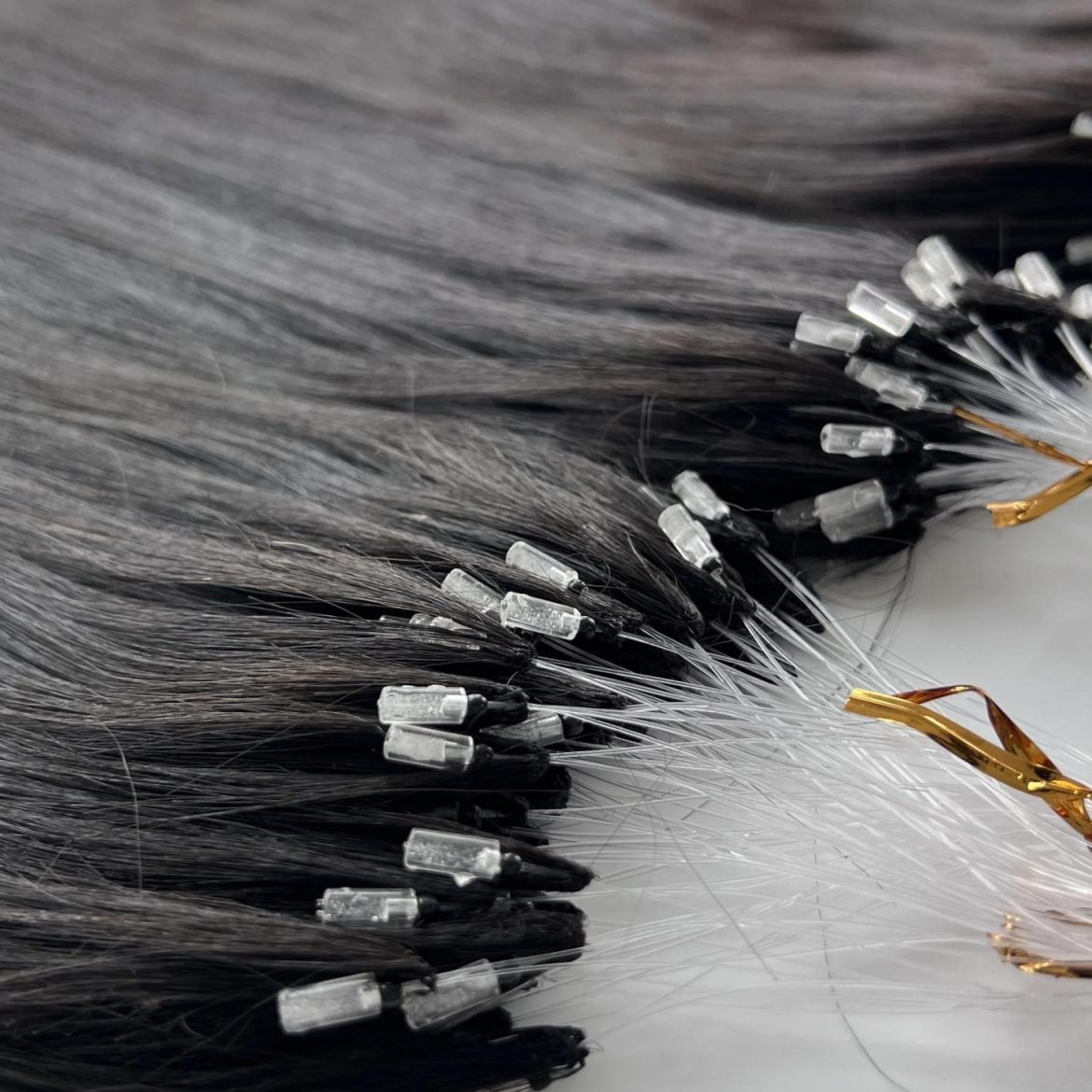 Любов към косата: Най-новият метод Feather Hair Extensions от Магама