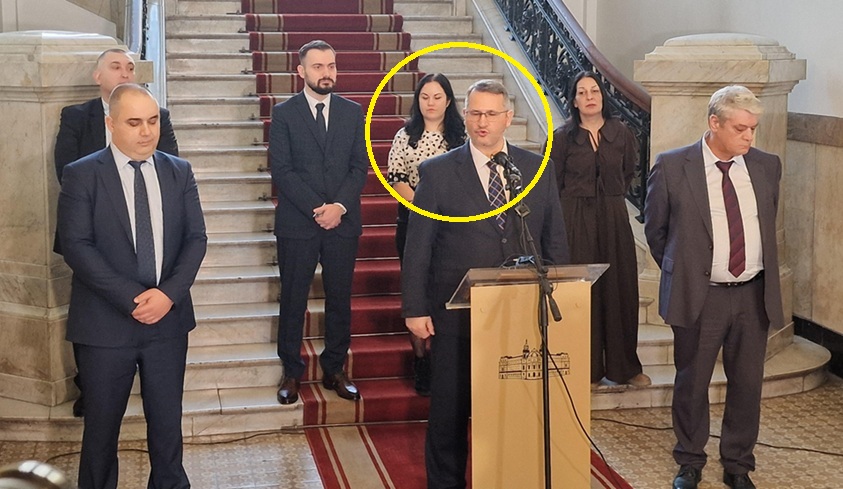 Само в Narod.bg: Любовницата на Ивайло Мирчев стана PR на шоуминистър Иван Христанов (СНИМКИ)