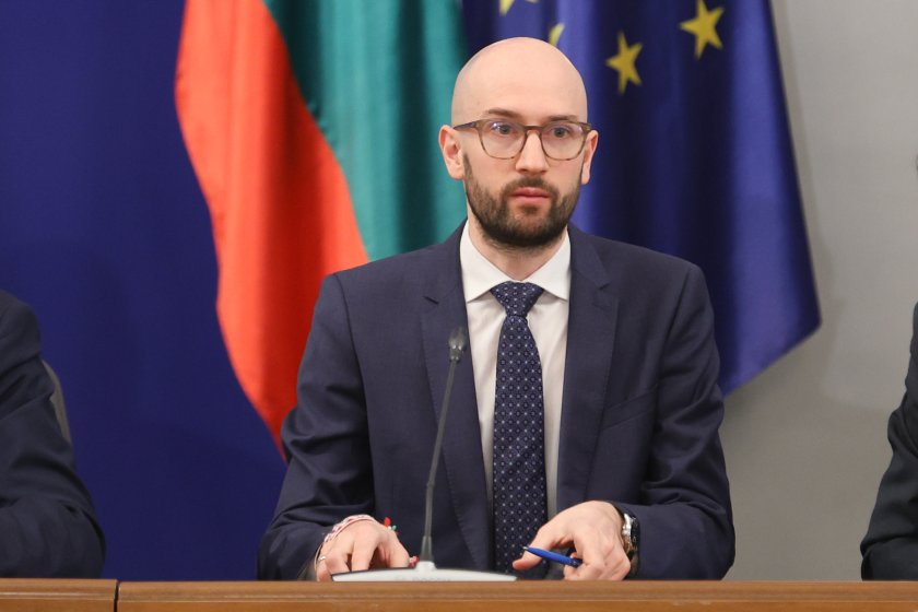 30 000 служители в пощите, БДЖ, НКЖИ и градския транспрот в общините ще получат 5% увеличение на заплатите