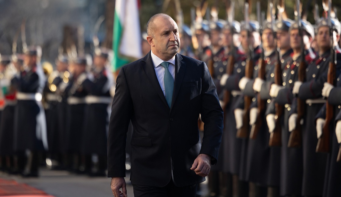Ген. Румен Радев начерта план за действие заради двете войни до България