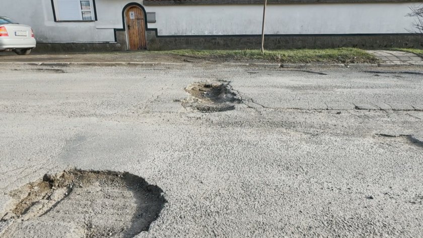 Заради ремонт на АПИ: Отмениха протест заради лошото състояние на пътя Карнобат – Шумен