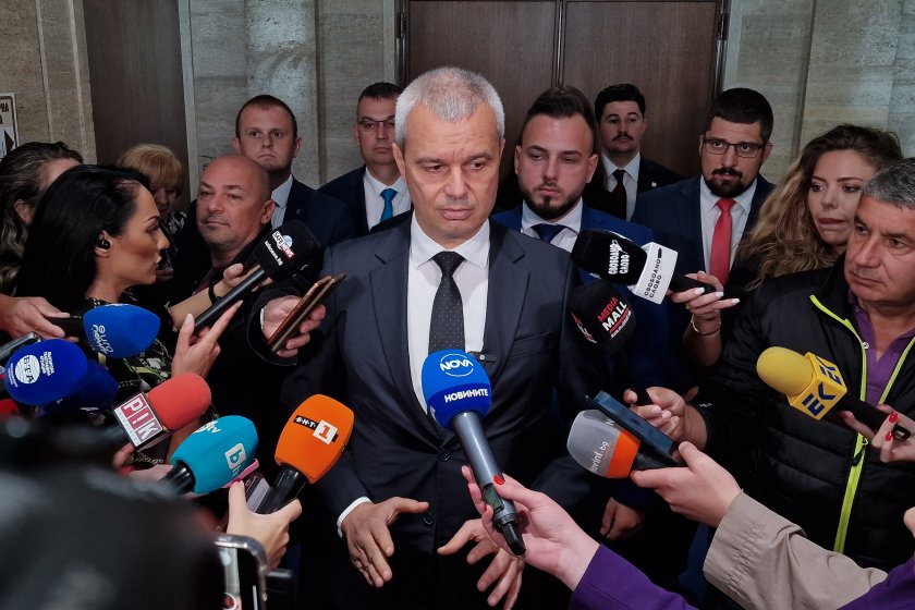 Кървавочервени комунисти в листите на „Възраждане”
