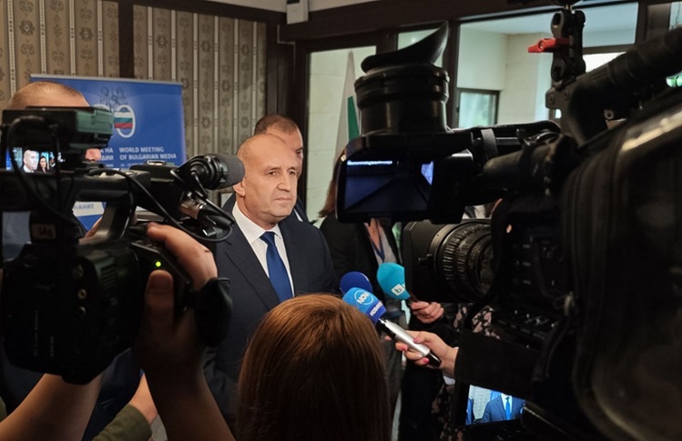 Ново проучване: Румен Радев върви нагоре