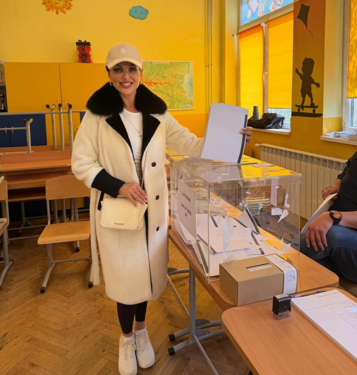 Глория първа пред урните