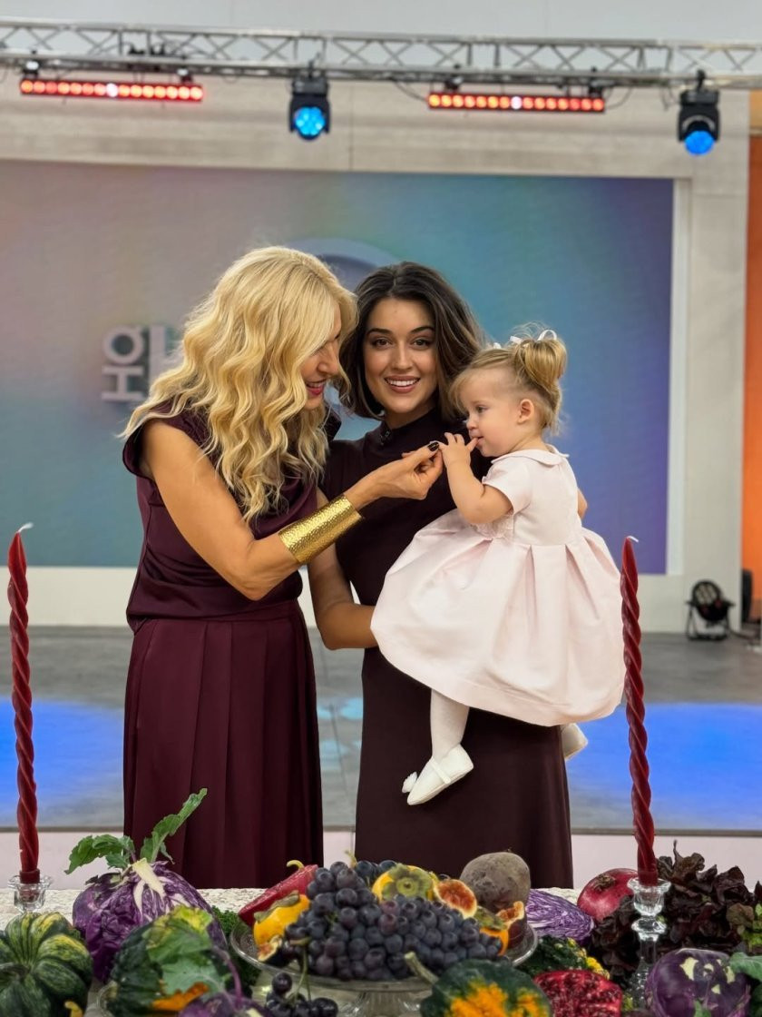 Старини за чудо и приказ! Гала обзаведе майка си с холивудска усмивка за 10 бона в евро (Подробности + Фото)