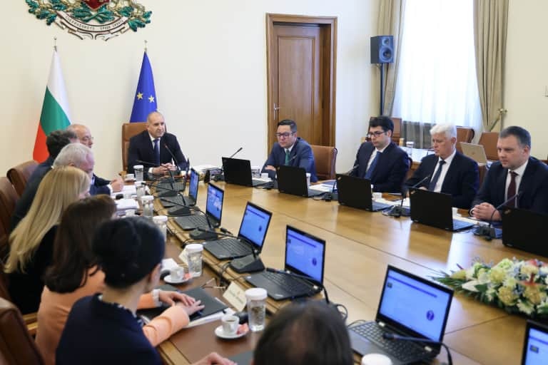 Румен Радев назначи четирима в 3 министерства