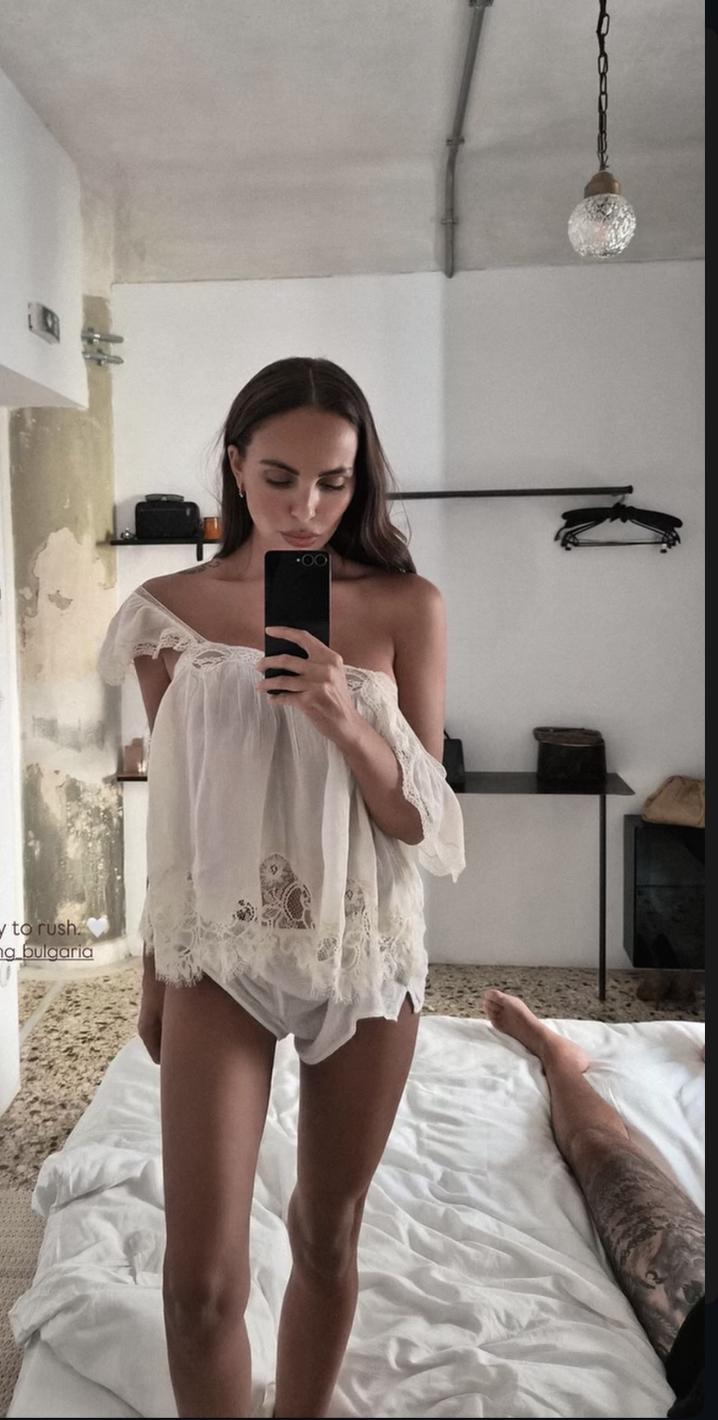 Лятото на звездите: Мариана Маринова на Тасос за 250 евро, НиЛо пръска 2500 в Анталия (СНИМКИ)