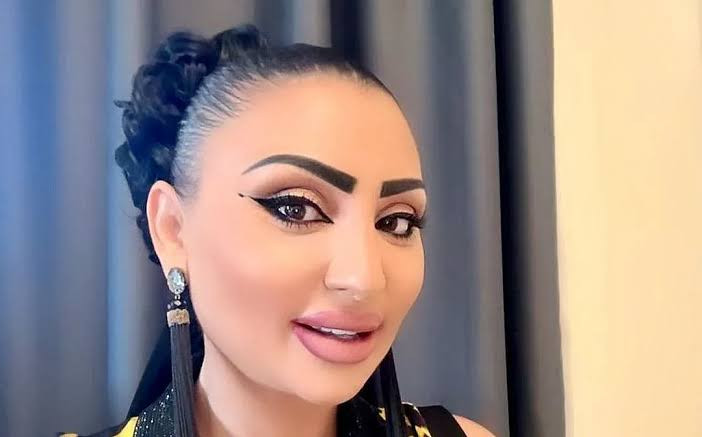 Пешо Калашника и Краси Принца държат в подчинение Софи Маринова