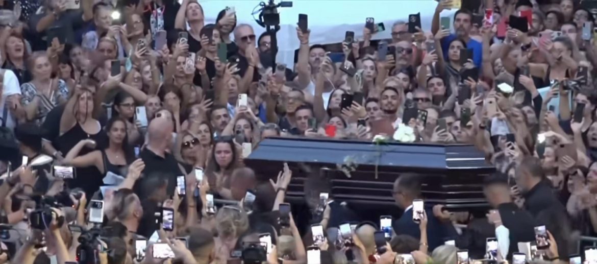 Хиляди изпратиха Йоргос Мазонакис в последния му път (видео)